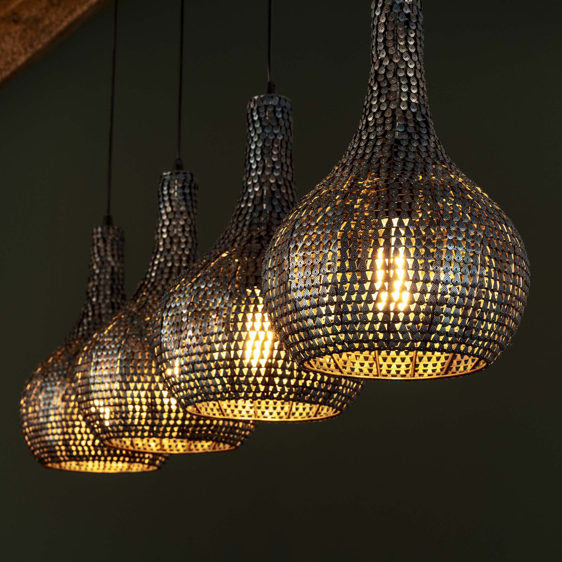 Luxusbetten24 Elviro Pendelleuchte Mit Vier Metalllampen Elegant Schwarz‑Bronze