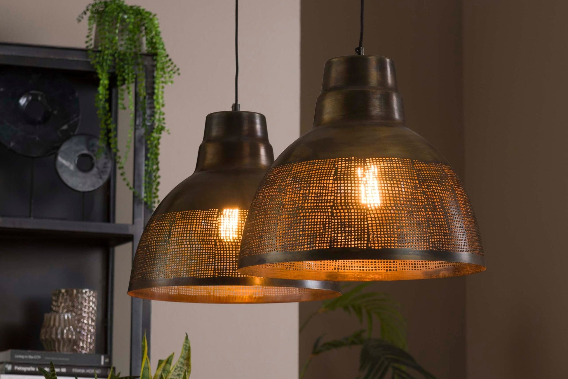 Luxusbetten24 Armonis Pendelleuchte Handperforierte Lampenschirme Antikbronze