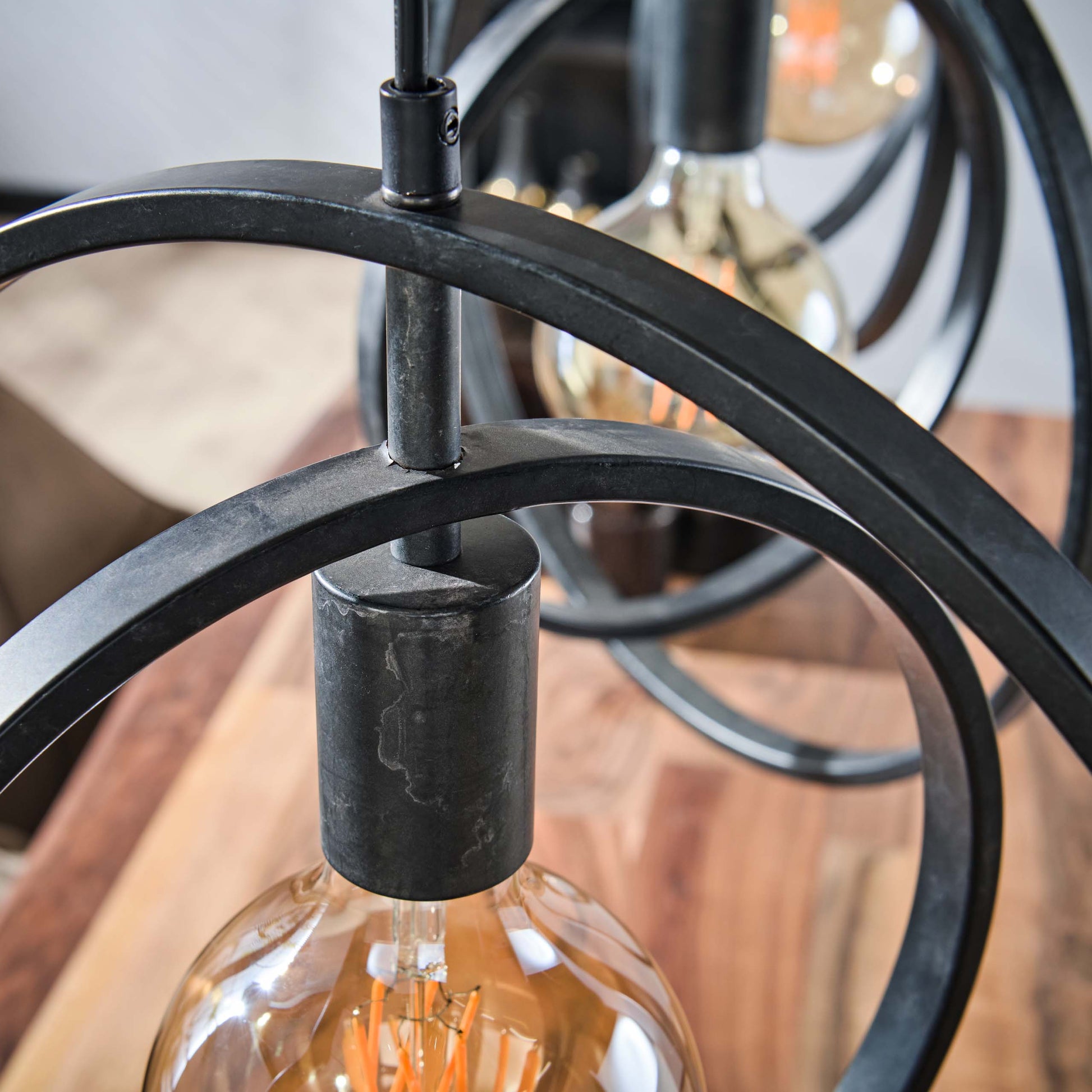 Luxusbetten24 Rotaro Line Pendelleuchte – Modernes Lineares Ringdesign, 3‑Flammig