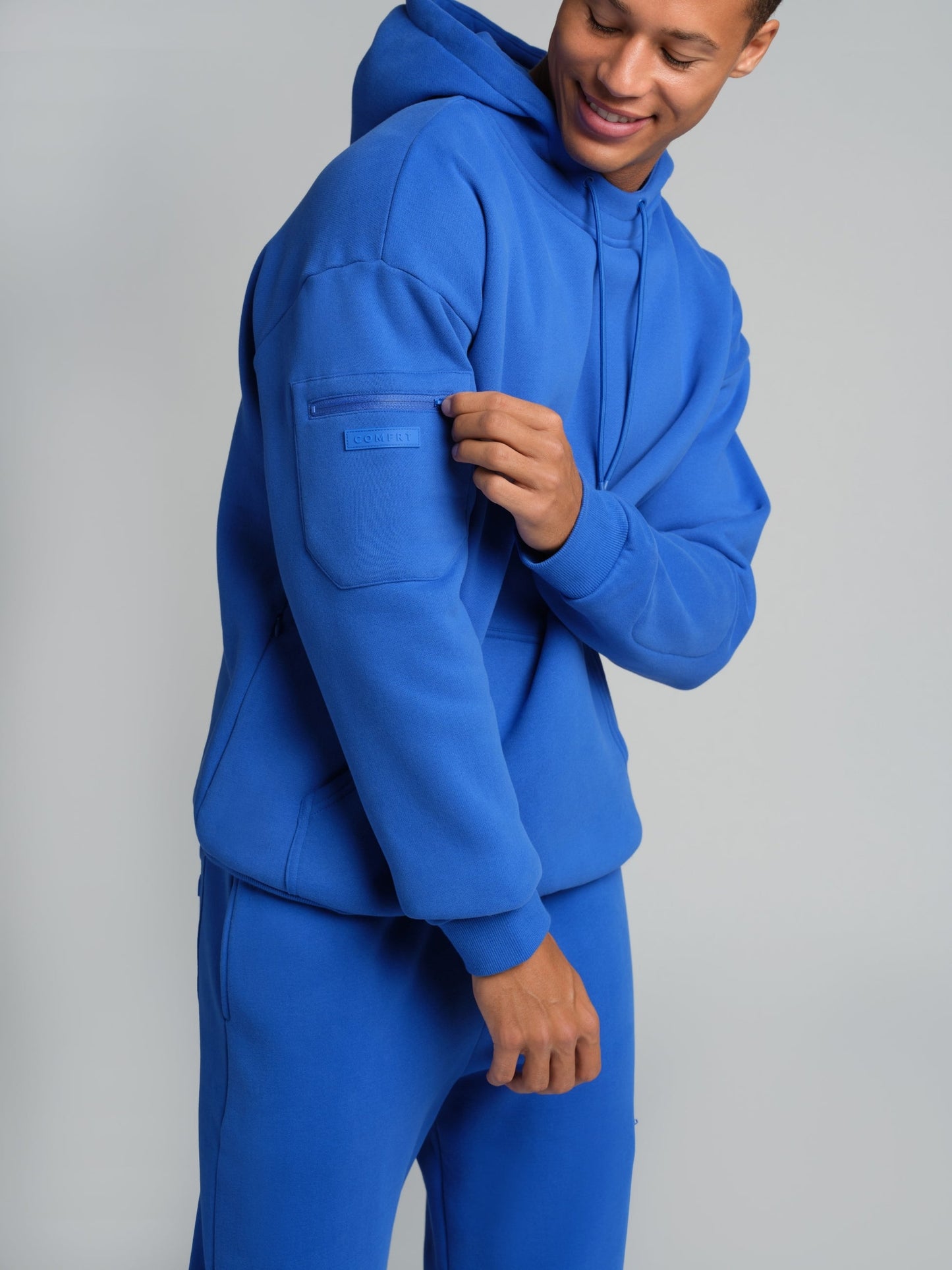 Comfrt Airplane Mode Travel Hoodie mit integrierter Augenmaske