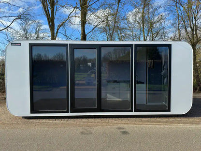 Stahlworks B Tiny House – Modulares Wohn‑und Arbeitsmodul 6 Fenster