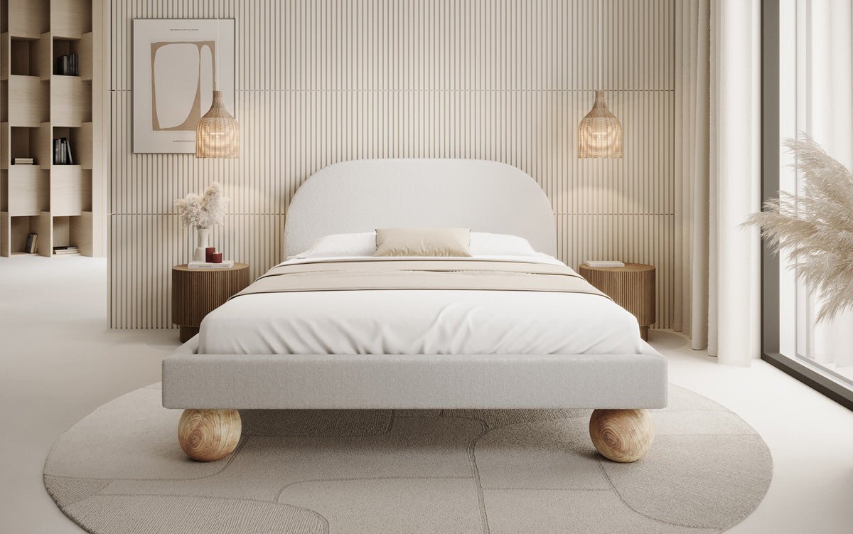Luxusbetten24 Milo Designer Polsterbett Bouclé mit runden Holzfüßen