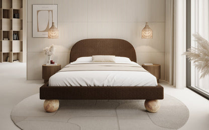 Luxusbetten24 Milo Designer Polsterbett Bouclé mit runden Holzfüßen