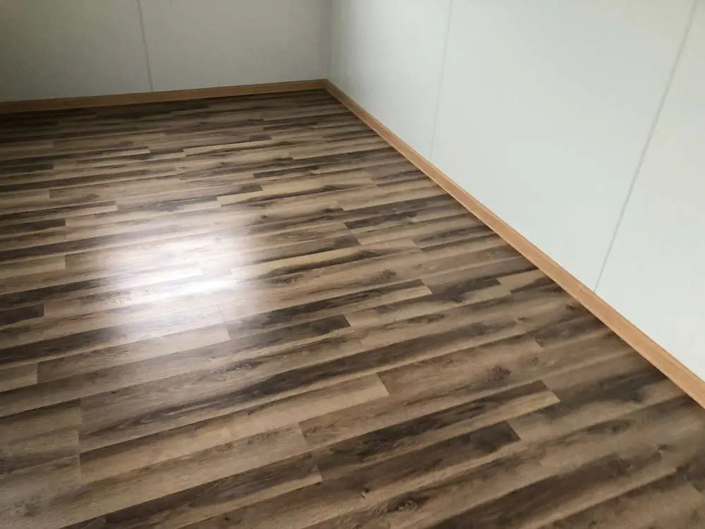 Bürocontainer 6 ×2,40 m – Stahlrahmen Wände mit LED‑Beleuchtung und Doppelglas