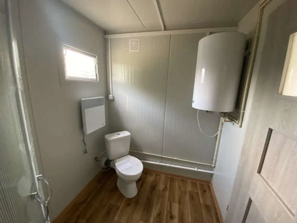 Conteneur bureau 6,00 x 2,40m avec WC, douche et cuisinette