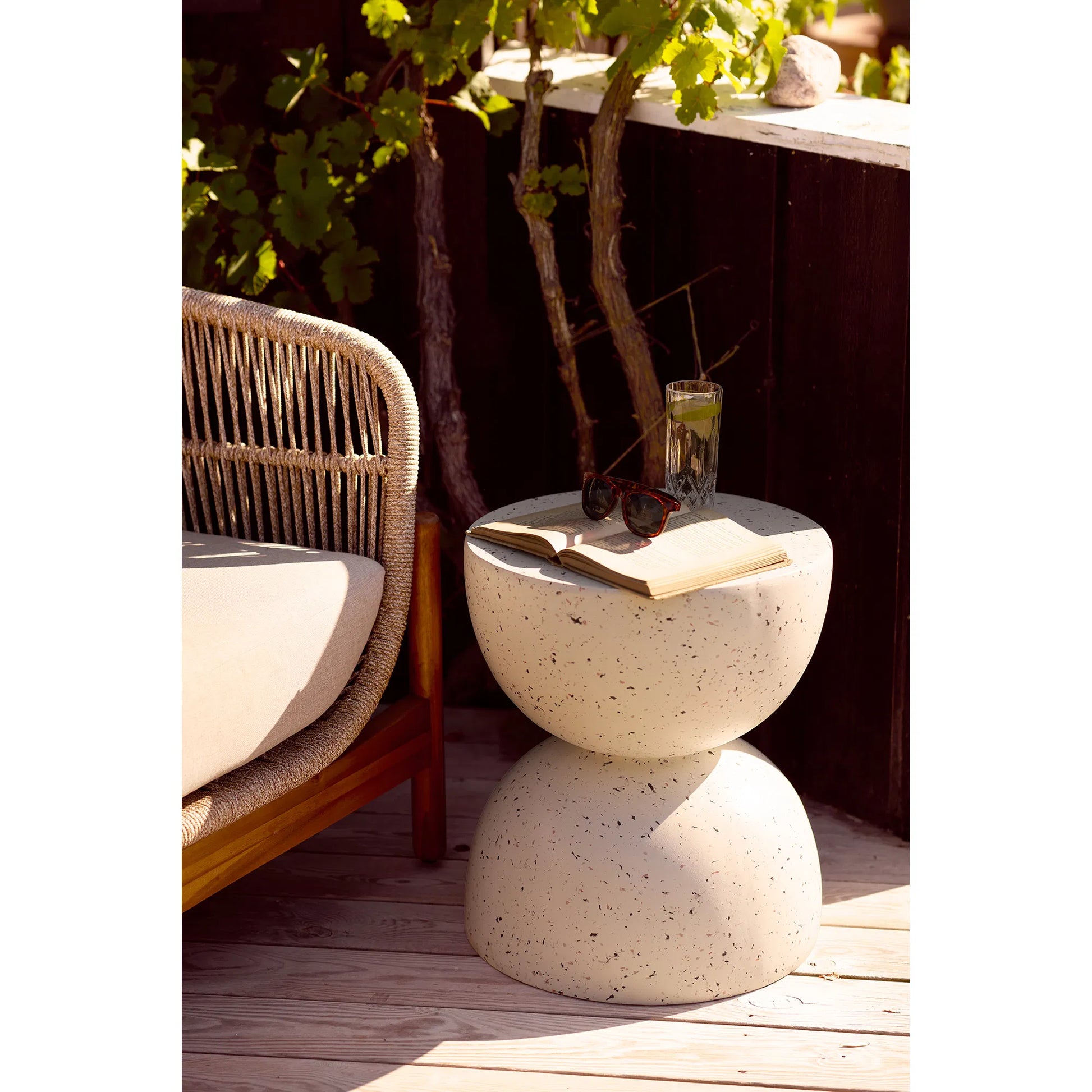 Luxusbetten24 Norvellen Garten Beistelltisch Magnesiumoxid Fiberglas Creme Weiß