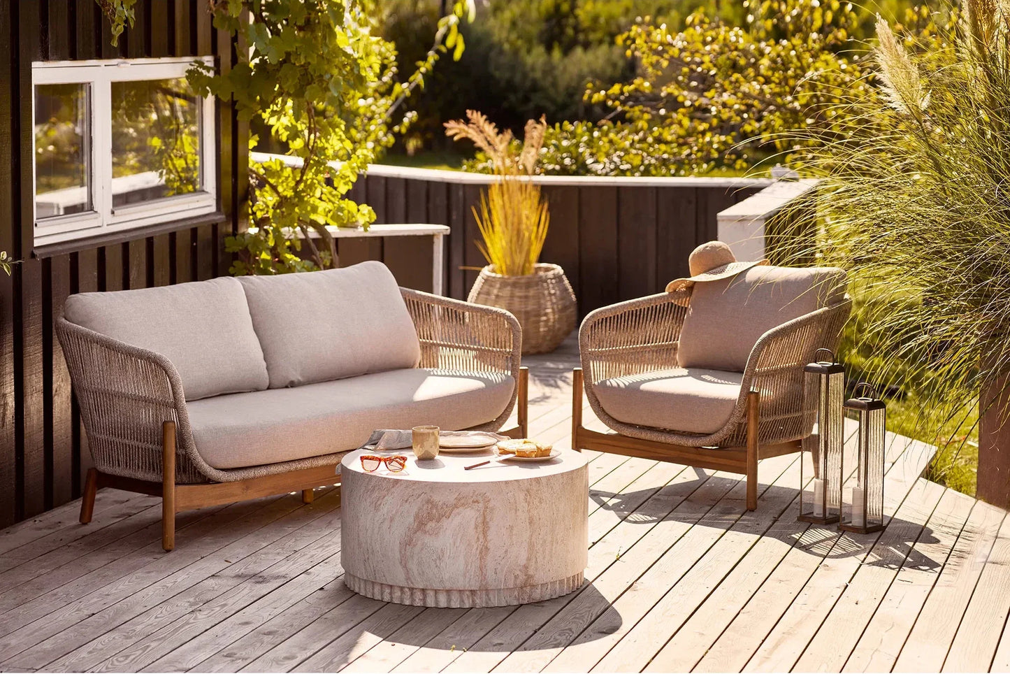 Garten Couchtisch Caluna – mit geriffelter Basis aus Faserlehm in Naturton