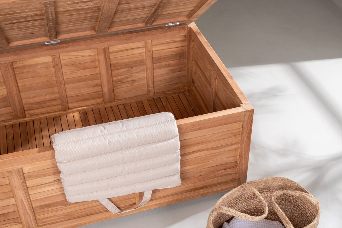 Garten Kissenbox Sorine 46x130x70 aus Teakholz Naturoptik Robust