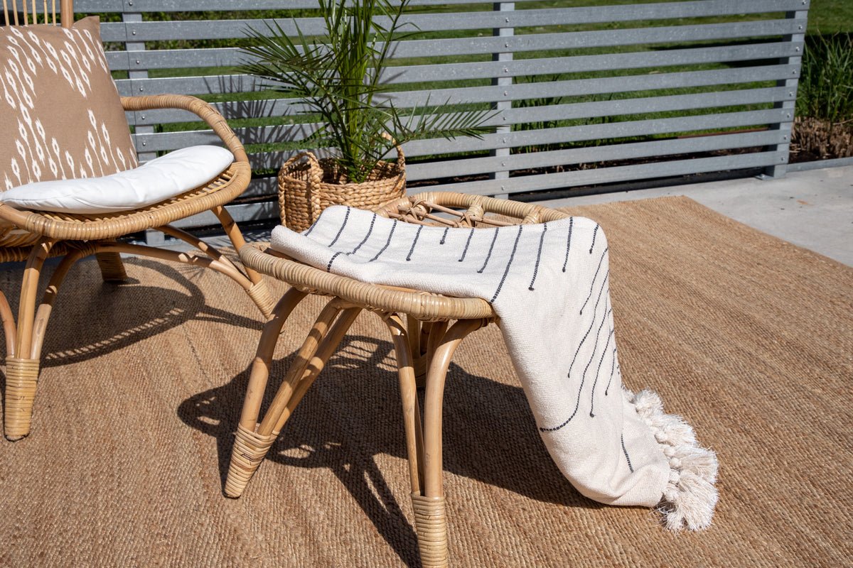 Luxusbetten24 Elenore Garten-Loungesessel Natur inklusive Kissen für Garten