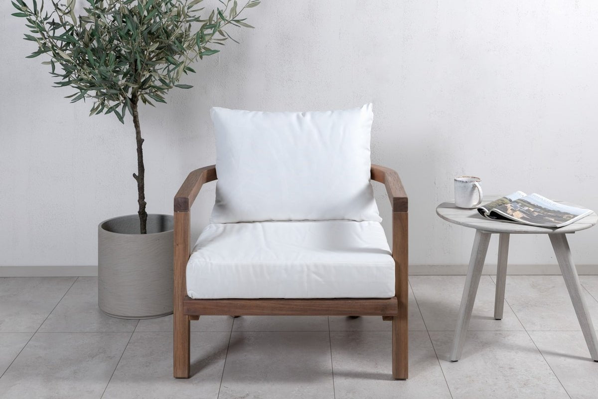 Luxusbetten24 Erika Garten-Loungesessel Braun aus Akazie und Polyester