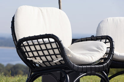 Luxusbetten24 Porto Loungesessel Schwarzer Rattan Gartenstuhl für Entspannte Stunden