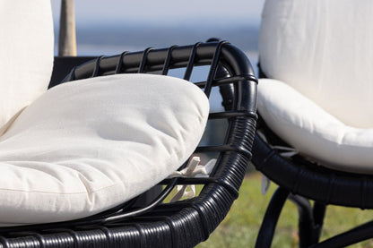 Luxusbetten24 Porto Loungesessel Schwarzer Rattan Gartenstuhl für Entspannte Stunden