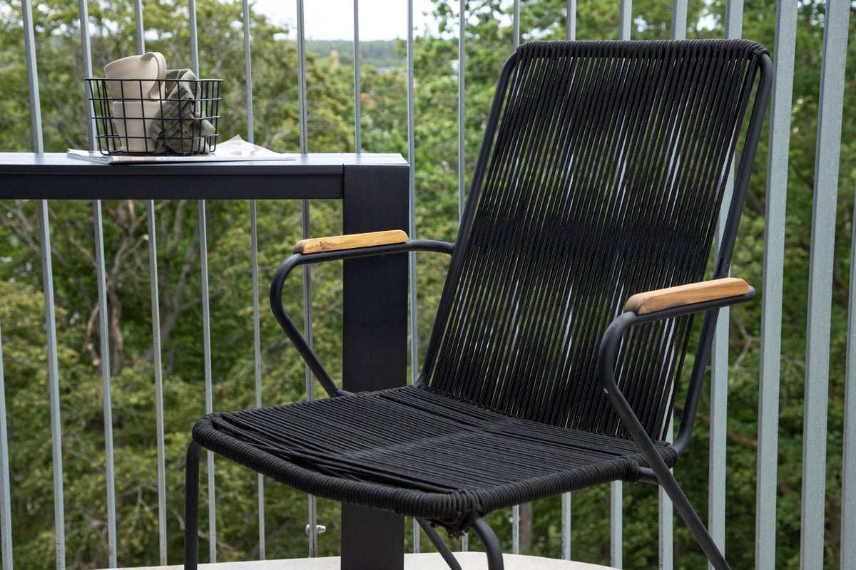 Luxusbetten24 Sila Gartenstuhl mit Holzakzenten, Schwarz/Beige für Außen