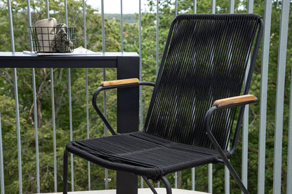Luxusbetten24 Sila Gartenstuhl mit Holzakzenten, Schwarz/Beige für Außen