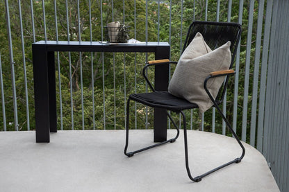 Luxusbetten24 Sila Gartenstuhl mit Holzakzenten, Schwarz/Beige für Außen