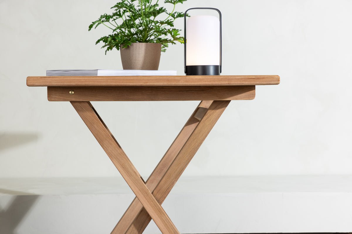 Luxusbetten24 Arvo Gartentisch, Quadratischer Café-Tisch aus Teakholz, Natur