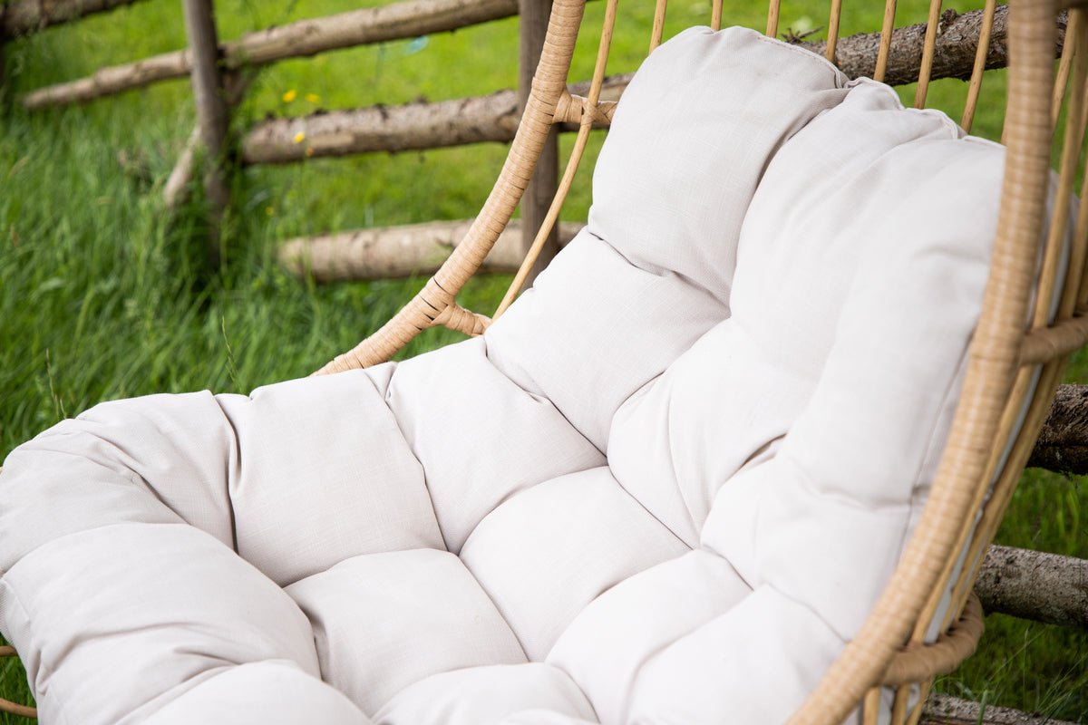 Luxusbetten24 Kaelis Hängesessel Aus Rattan Beige Garten Entspannen