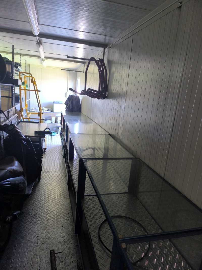 Gebrauchte Mobile Werkstatt-Box 8 m Monoblock mit Rädern und Licht