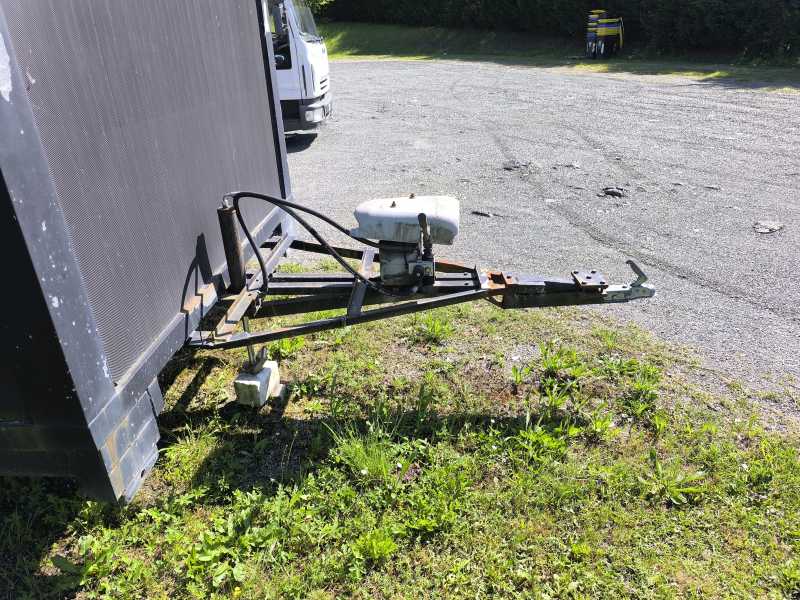 Mobiler Werkstatt-Box Monoblock 8 m mit Tür, Licht und Solartüren