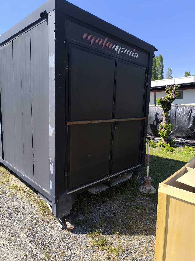 Mobiler Werkstatt-Box Monoblock 8 m mit Tür, Licht und Solartüren