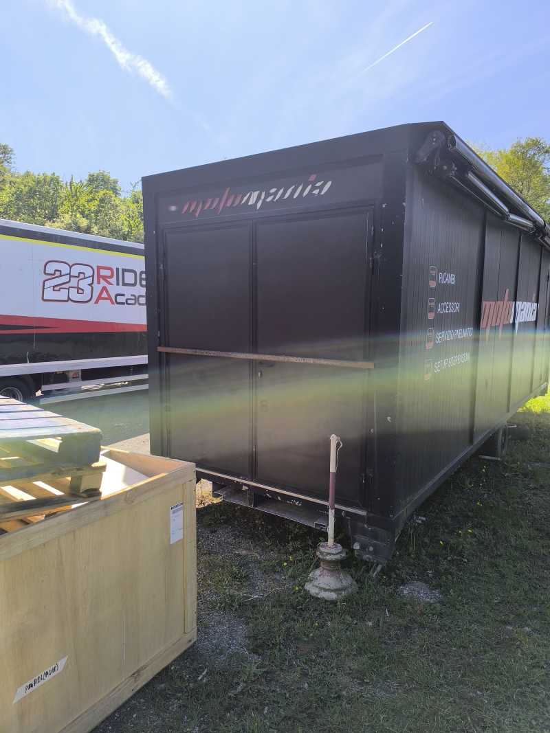 Gebrauchte Mobile Werkstatt-Box 8 m Monoblock mit Rädern und Licht