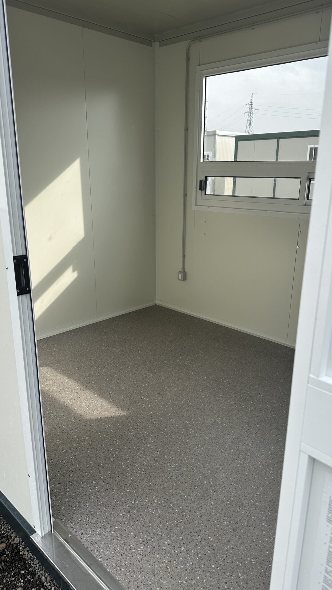 Box für Gardien und Zugangskontrolle 3,05 m x 2,40 m
