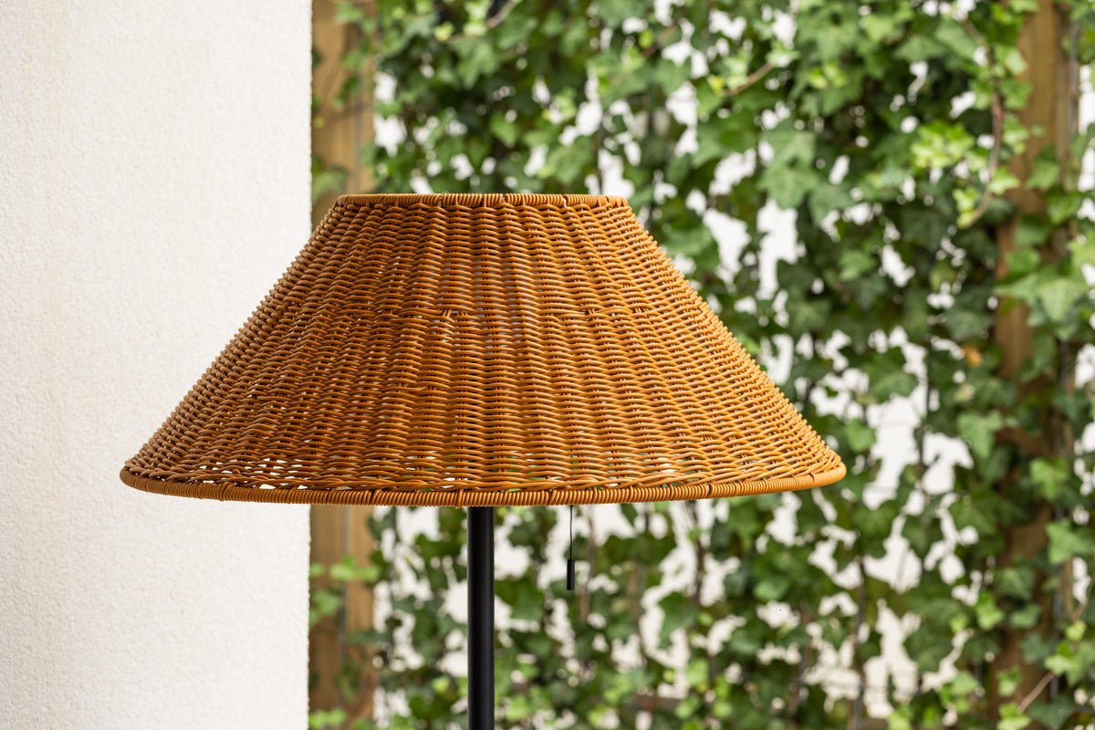 Luxusbetten24 Arian Stehlampe wetterfeste Braun/Schwarz Garten Balkon Terrasse