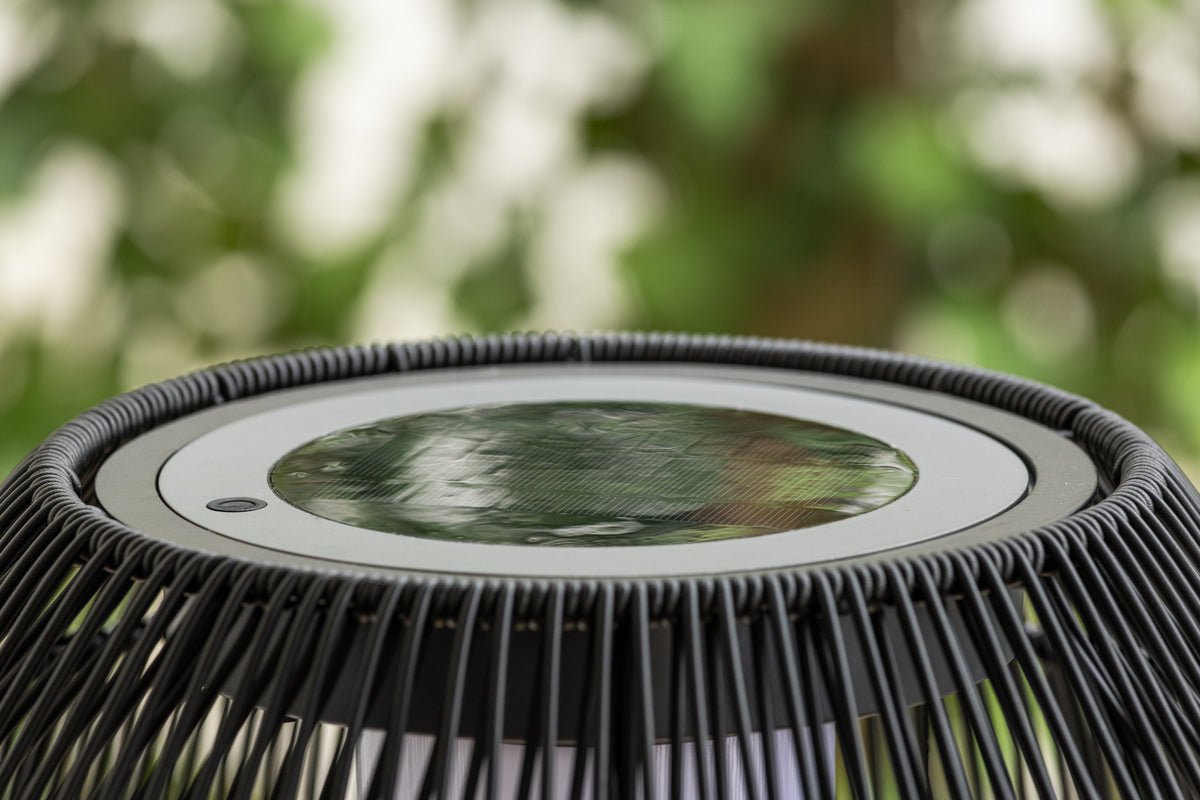 Luxusbetten24 Elan Outdoor-Stehlampe – Wetterfeste Stehleuchte aus Bambus und Metall, Braun