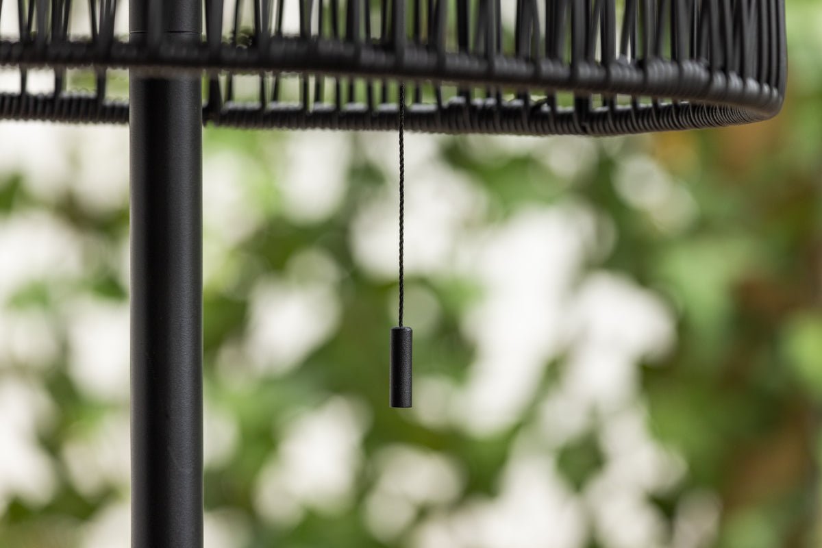 Luxusbetten24 Elan Outdoor-Stehlampe – Wetterfeste Stehleuchte aus Bambus und Metall, Braun