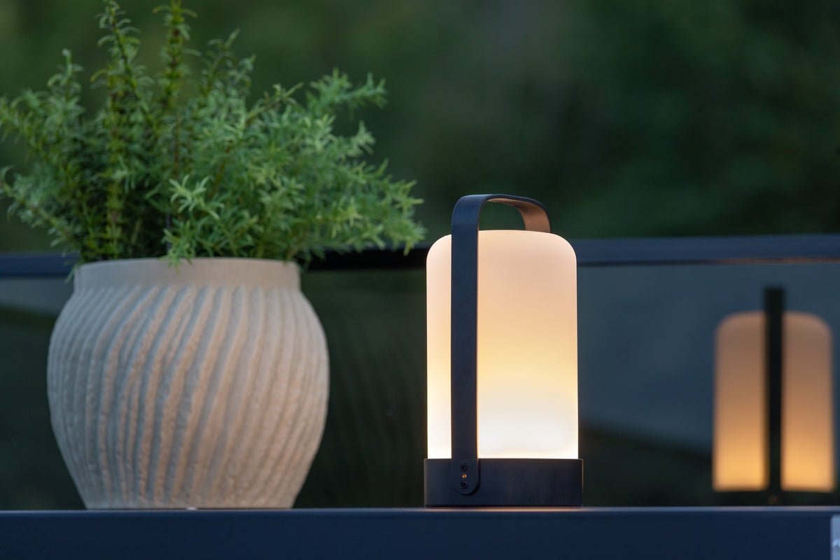 Luxusbetten24 Inka Outdoor-Tischlampe aus Kunststoff LED für Garten