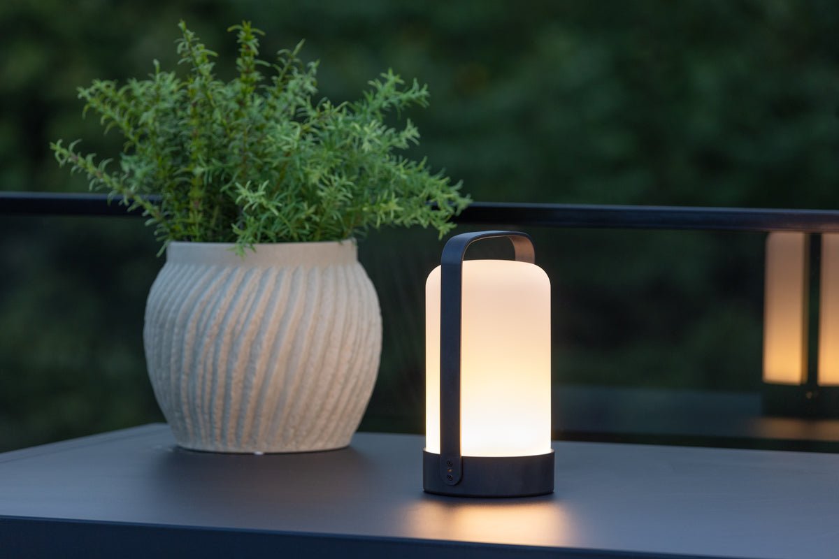 Luxusbetten24 Inka Outdoor-Tischlampe aus Kunststoff LED für Garten