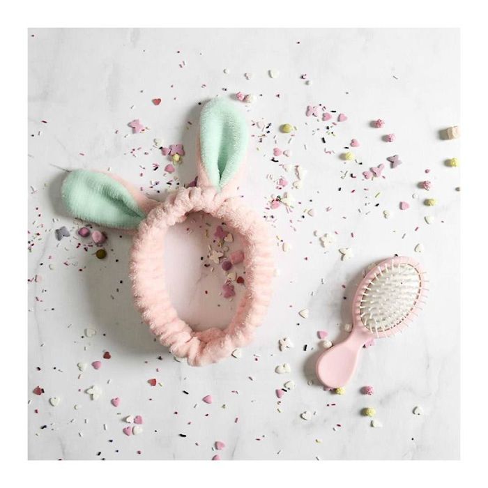The Concept Factory Pack Cepillo y Toalla Kawai