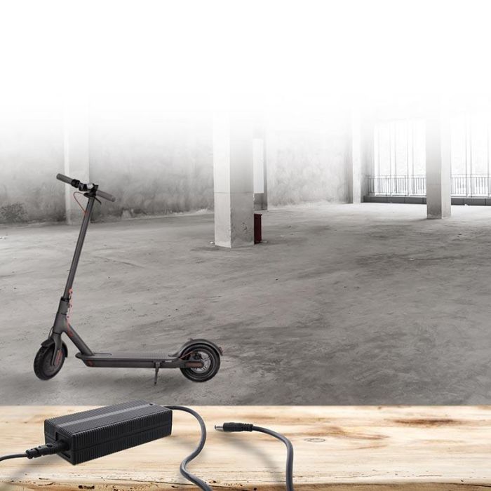 Cargador Universal TNB Umcharge1 para Patinetes Eléctricos