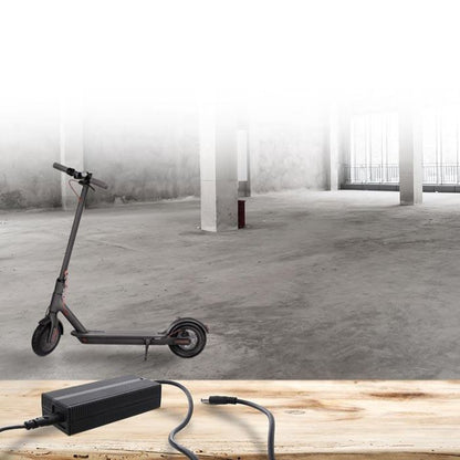 Cargador Universal TNB Umcharge1 para Patinetes Eléctricos