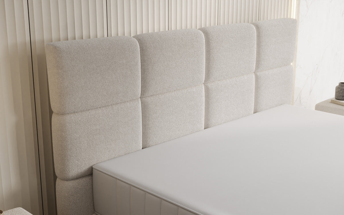 Luxusbetten24 Nessa Boxspringbett mit Hohen Füßen in Teddy Bouclé