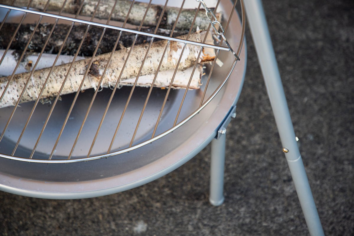 Luxusbetten24 Tui Schwenkgrill aus silberfarbenem Stahl, Silber