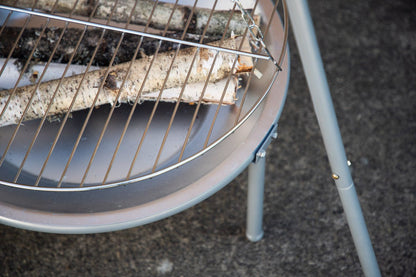 Luxusbetten24 Tui Schwenkgrill aus silberfarbenem Stahl, Silber