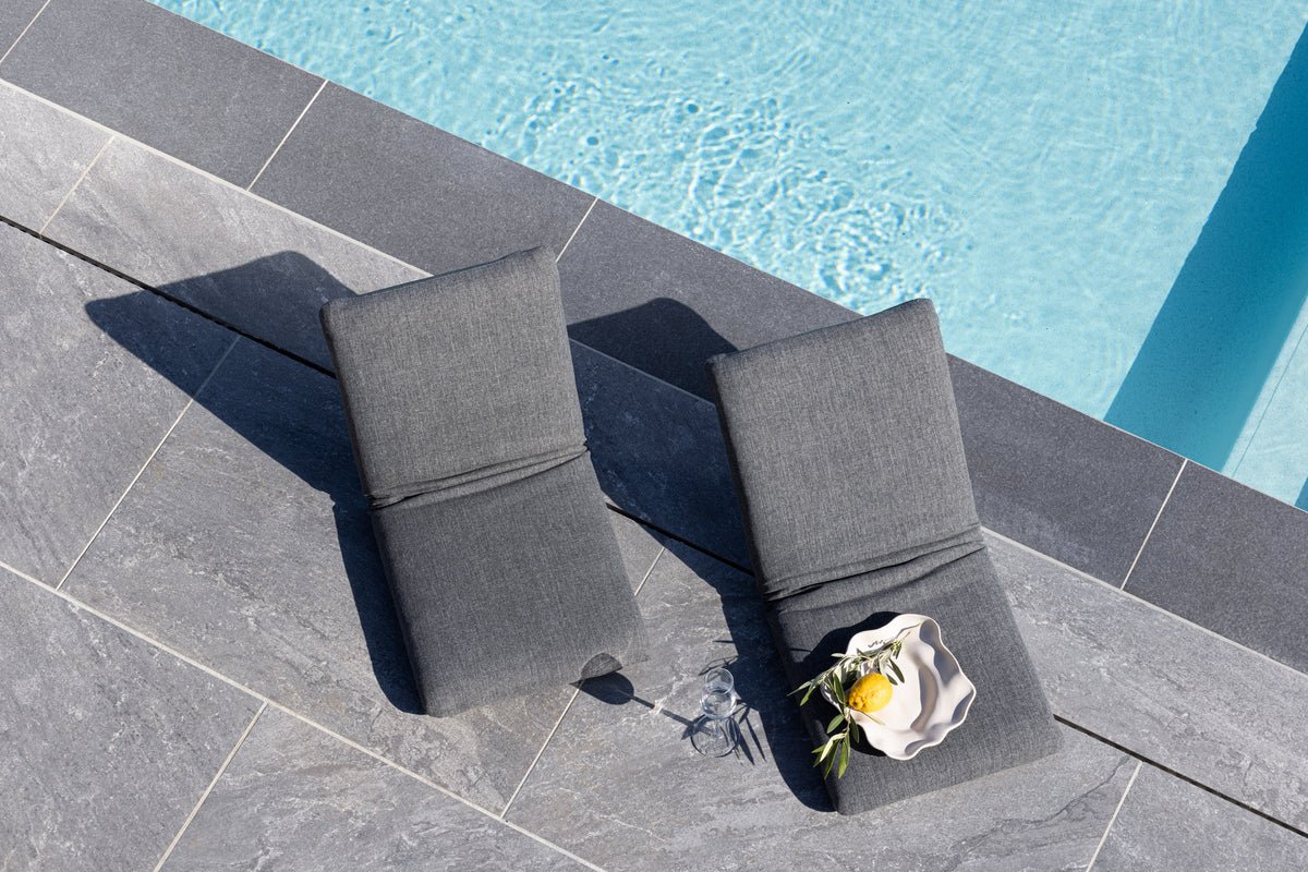 Luxusbetten24 Zephyra Sonnenliege Polyester Stahlgestell Grau Garten Komfort