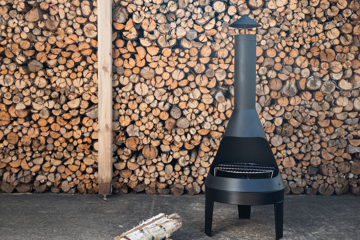 Luxusbetten24 Terrassenkamin Kia Schwarz Stahl mit Grillrost für Garten