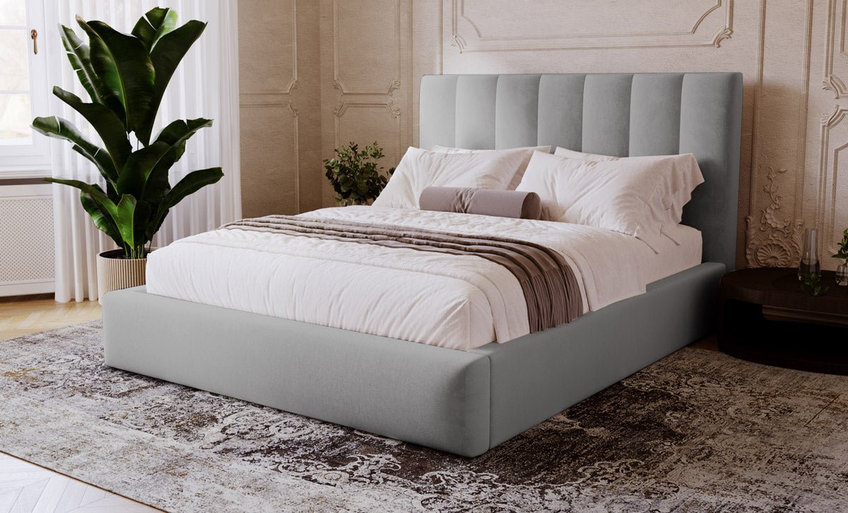 Luxusbetten24 Lunera Designer Polsterbett, Samt mit Stauraum, 200×200 cm, Hellgrau