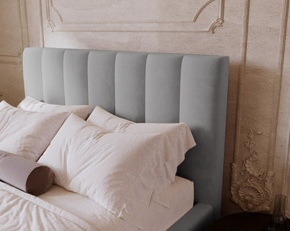 Luxusbetten24 Lunera Designer Polsterbett, Samt mit Stauraum, 200×200 cm, Hellgrau