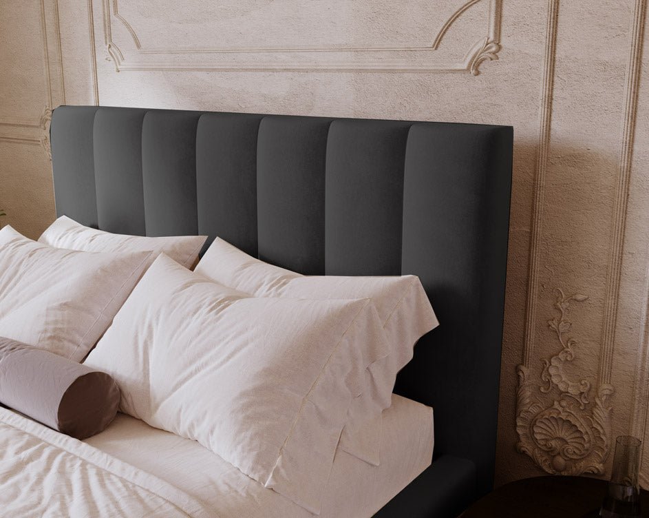 Luxusbetten24 Lunera Designer Polsterbett, Samt mit Stauraum, 200×200 cm, Hellgrau