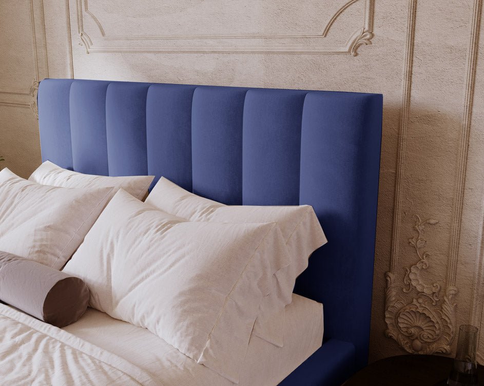 Luxusbetten24 Lunera Designer Polsterbett, Samt mit Stauraum, 200×200 cm, Hellgrau