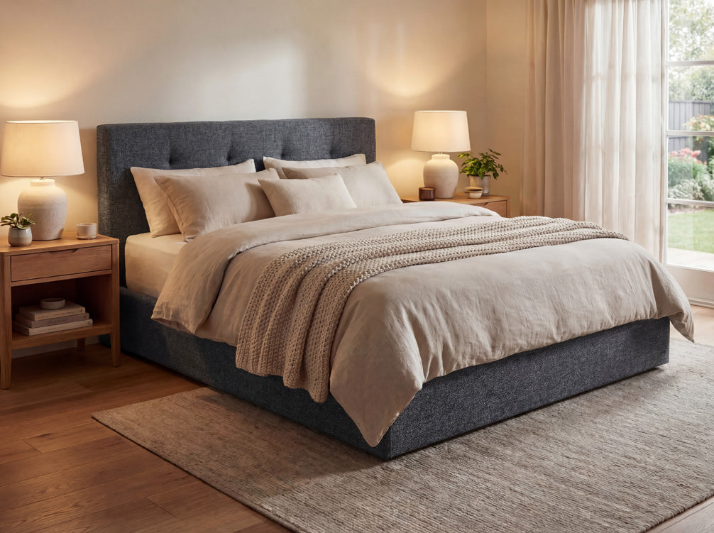 Luxusbetten24 Alva Samt‑Polsterbett mit Stauraum – 140‑200 cm, Beige und Grau