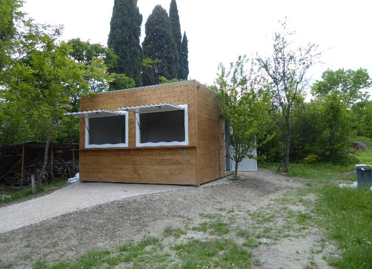 Chiosco Bar Prefabbricato Rivestito in Legno Modulare per Vending