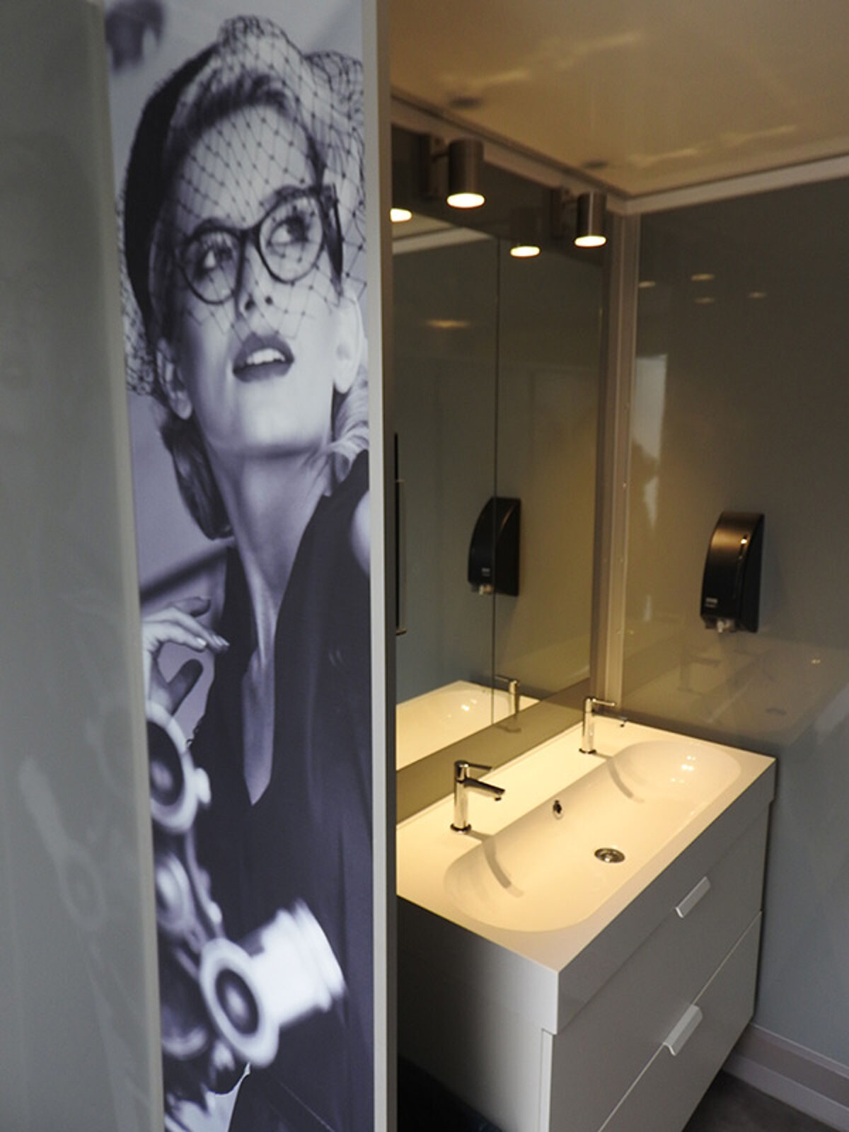 TOI TOI DIXI Premium Hollywood Glamour Contenitore Sanitario Lusso