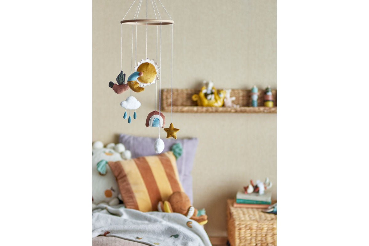 Luxusbetten24 Mobile Luma – Sanftes Baby-Mobile mit Sonne, Mond & Wolken