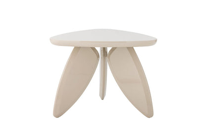 Couchtisch Lux – Skulpturales Design in Naturton