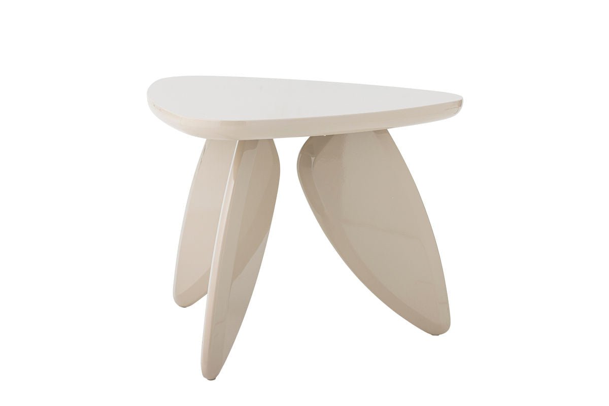 Couchtisch Lux – Skulpturales Design in Naturton