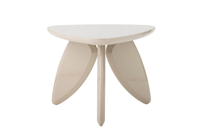 Couchtisch Lux – Skulpturales Design in Naturton